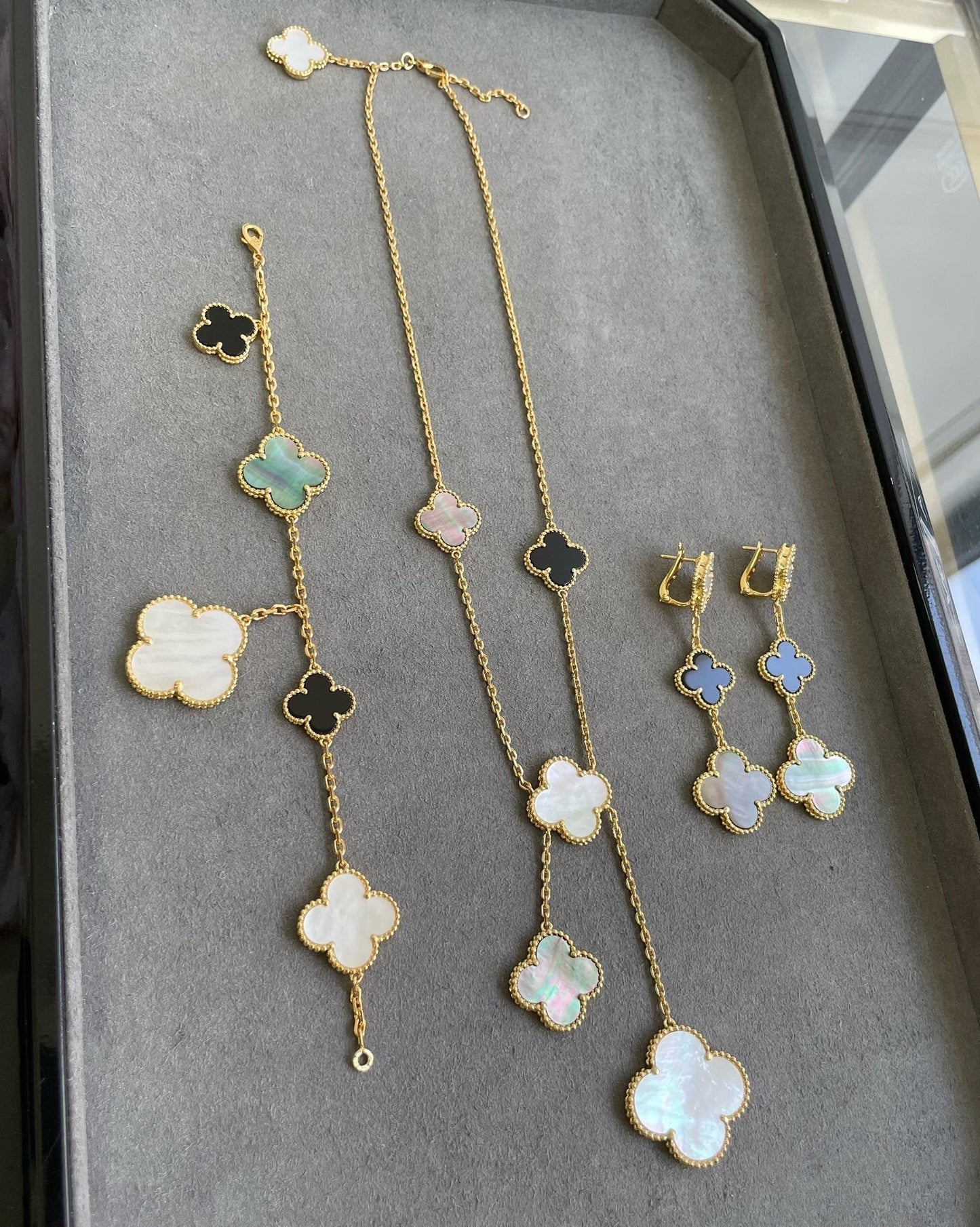 [Clover]CLOVER 3 MOTIF MOP ONYX DARK MOP PINK GOLD EARRINGS