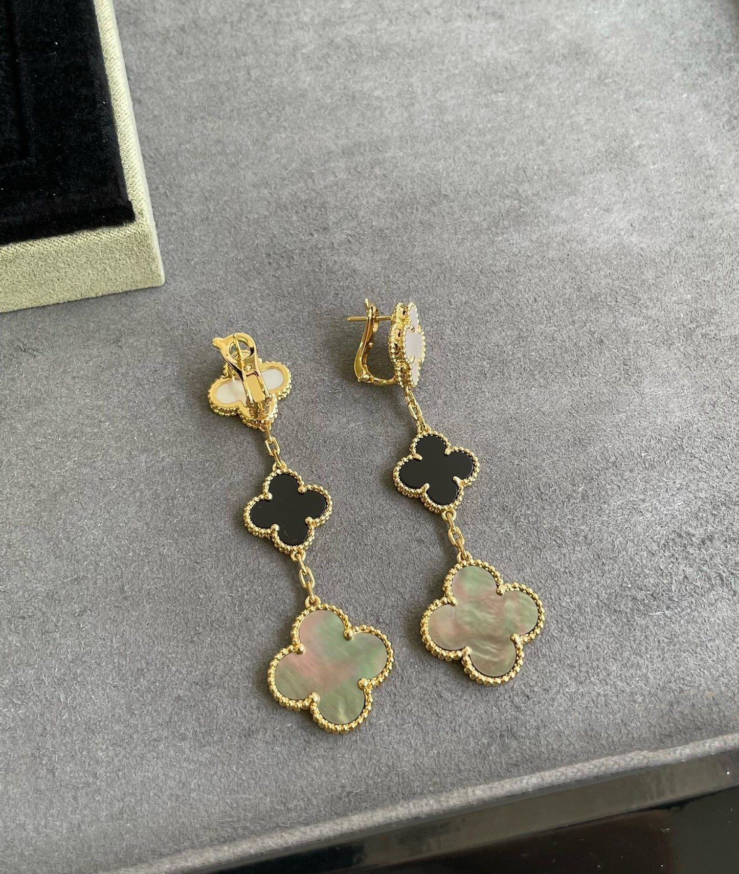 [Clover]CLOVER 3 MOTIF MOP ONYX DARK MOP PINK GOLD EARRINGS