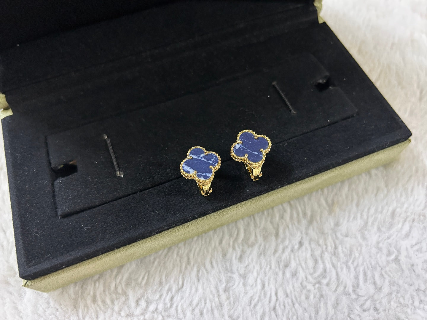 [Clover]CLOVER PIETERSITE MEDIUM STUD EARRINGS