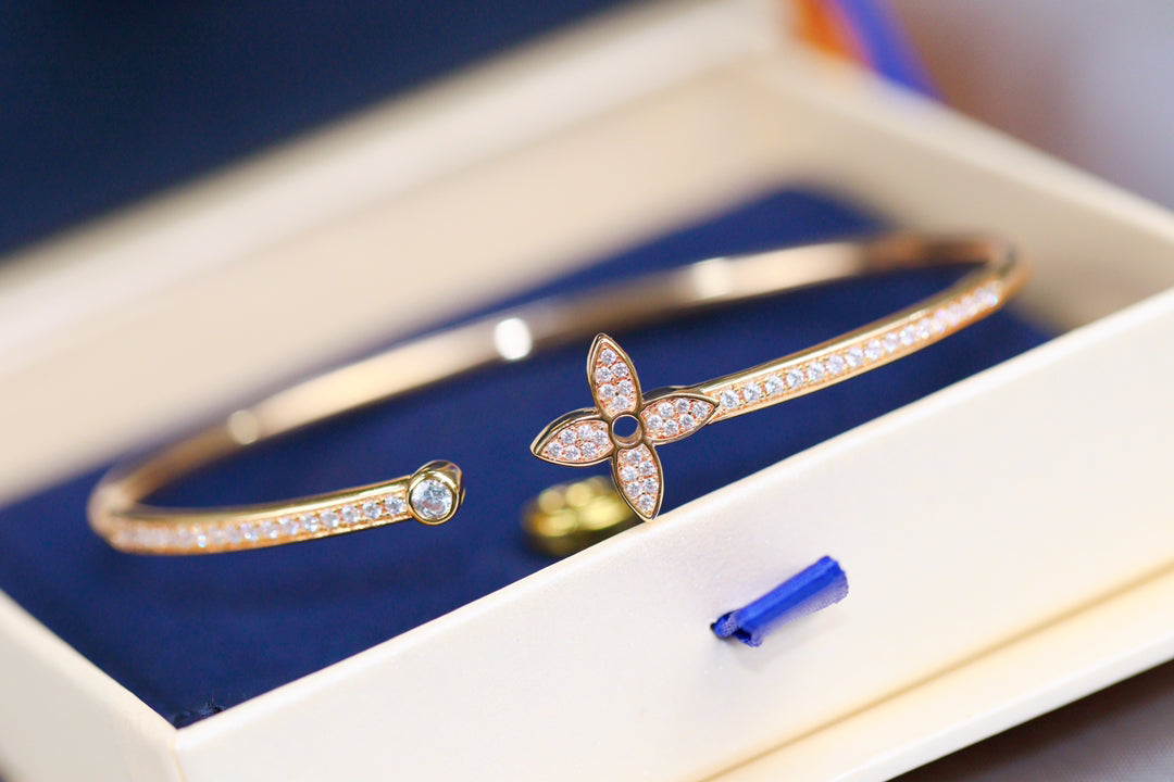 [Clover]IDYLLE PINK GOLD OPEN BRACELET DIAMOND PAVED