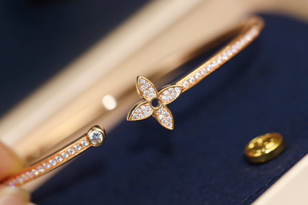 [Clover]IDYLLE PINK GOLD OPEN BRACELET DIAMOND PAVED