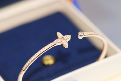 [Clover]IDYLLE PINK GOLD OPEN BRACELET DIAMOND PAVED