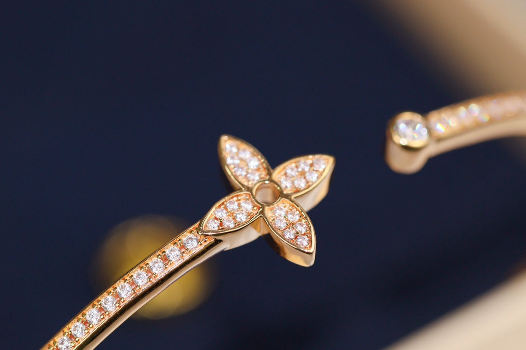 [Clover]IDYLLE PINK GOLD OPEN BRACELET DIAMOND PAVED