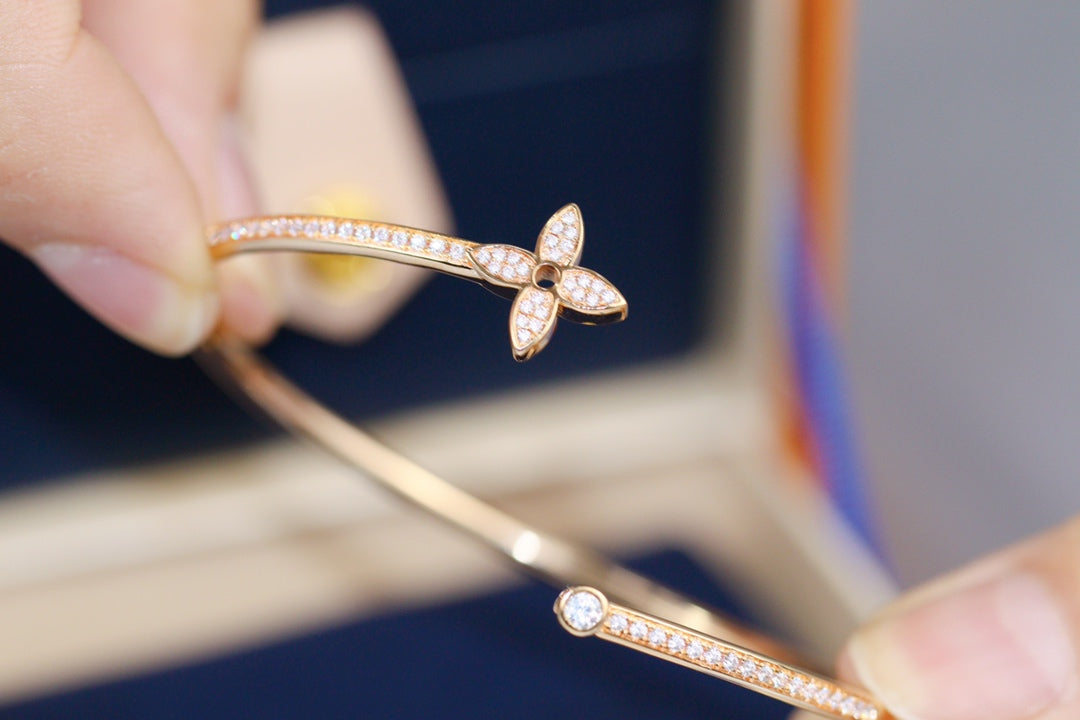 [Clover]IDYLLE PINK GOLD OPEN BRACELET DIAMOND PAVED