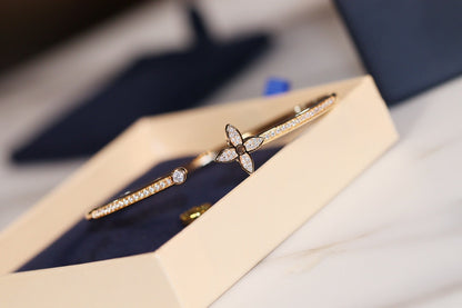 [Clover]IDYLLE GOLD OPEN BRACELET DIAMOND PAVED