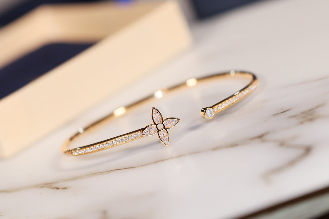 [Clover]IDYLLE GOLD OPEN BRACELET DIAMOND PAVED