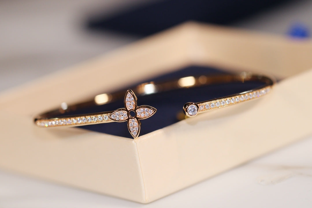 [Clover]IDYLLE GOLD OPEN BRACELET DIAMOND PAVED