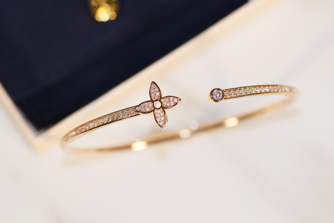 [Clover]IDYLLE GOLD OPEN BRACELET DIAMOND PAVED