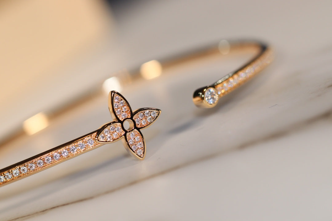 [Clover]IDYLLE GOLD OPEN BRACELET DIAMOND PAVED