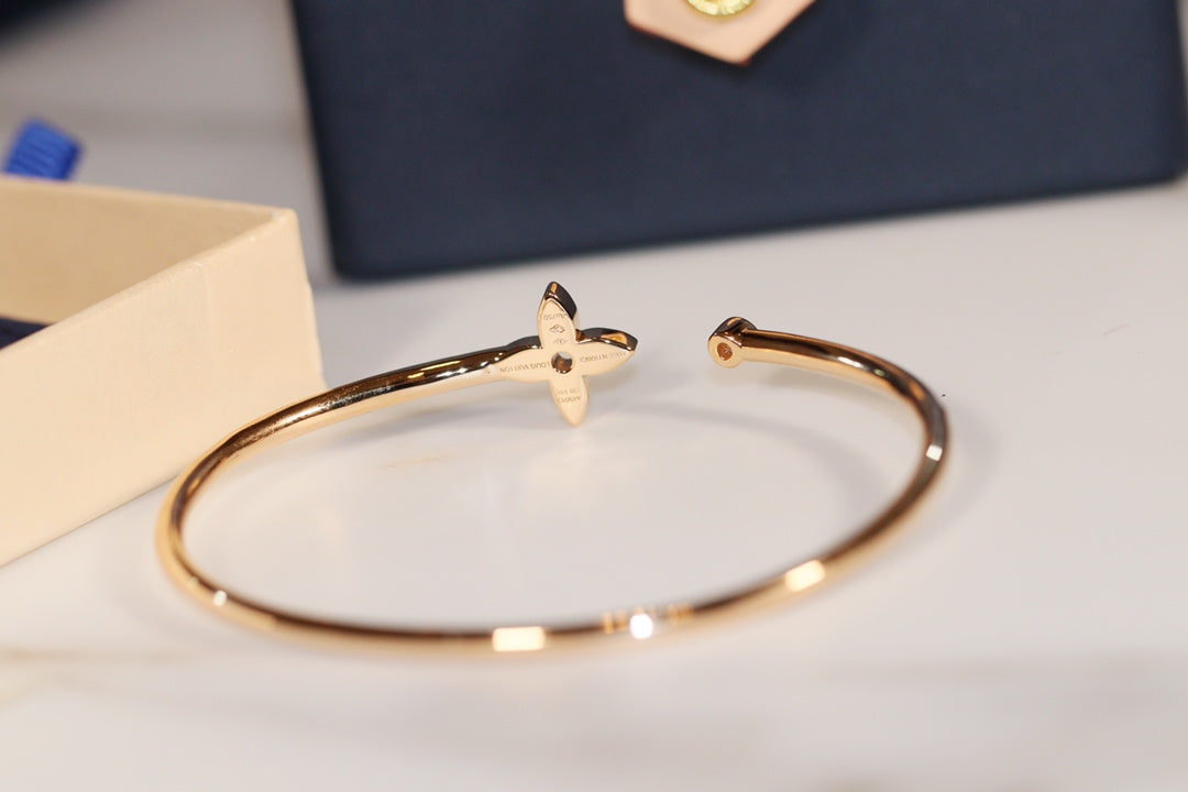 [Clover]IDYLLE GOLD OPEN BRACELET DIAMOND PAVED