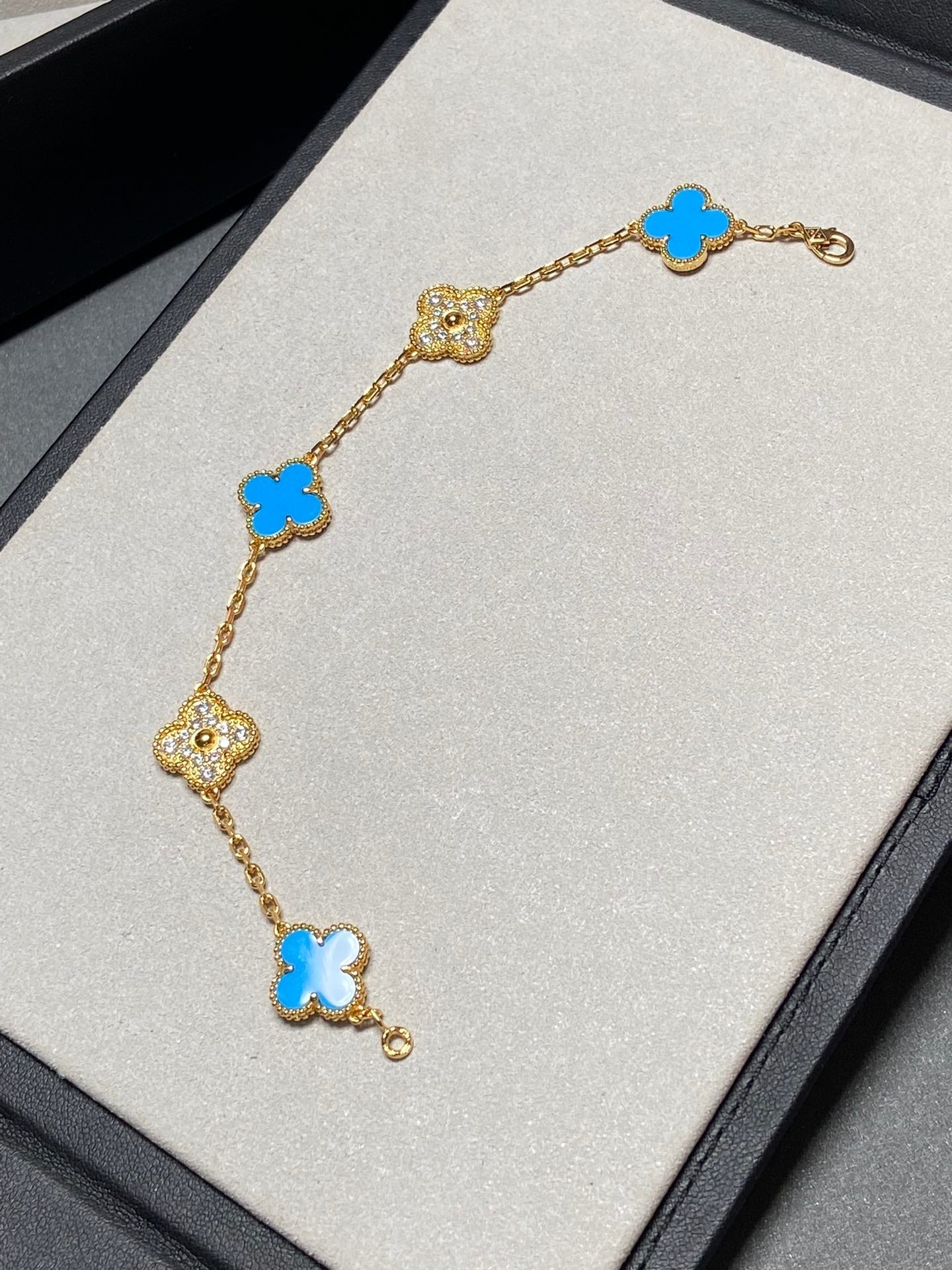 [Clover]CLOVER 5 MOTIF BLUE CHALCEDONY DIAMOND GOLD BRACELET