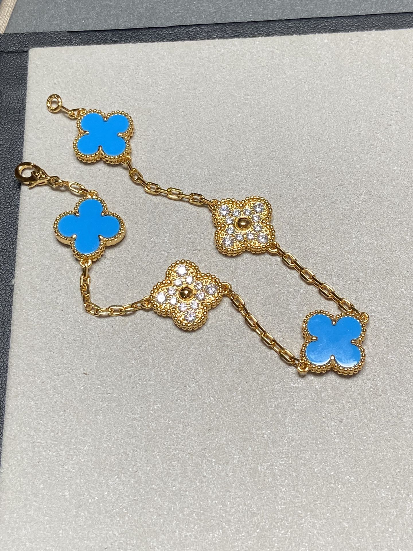 [Clover]CLOVER 5 MOTIF BLUE CHALCEDONY DIAMOND GOLD BRACELET