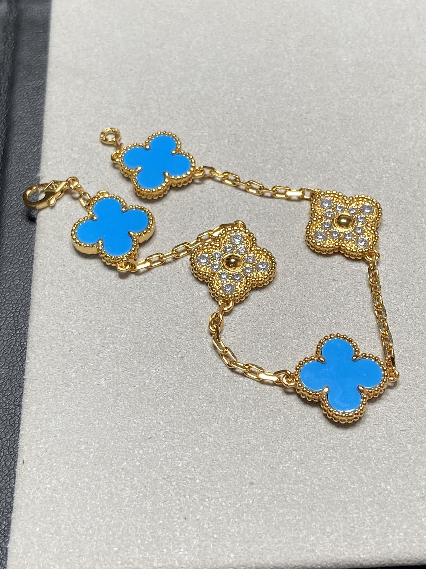 [Clover]CLOVER 5 MOTIF BLUE CHALCEDONY DIAMOND GOLD BRACELET