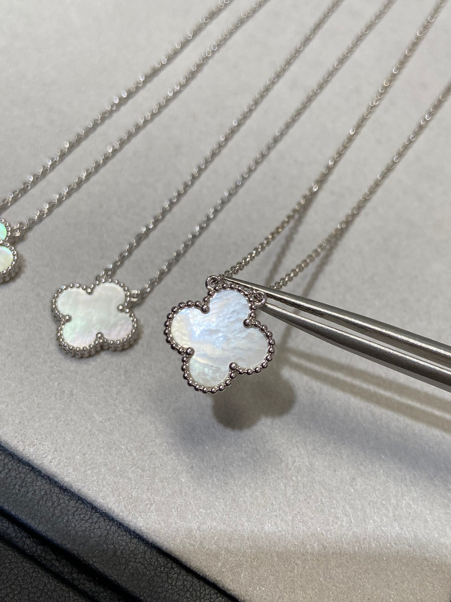 [Clover]CLOVER MEDIUM SILVER WHITE MOP NECKLACE