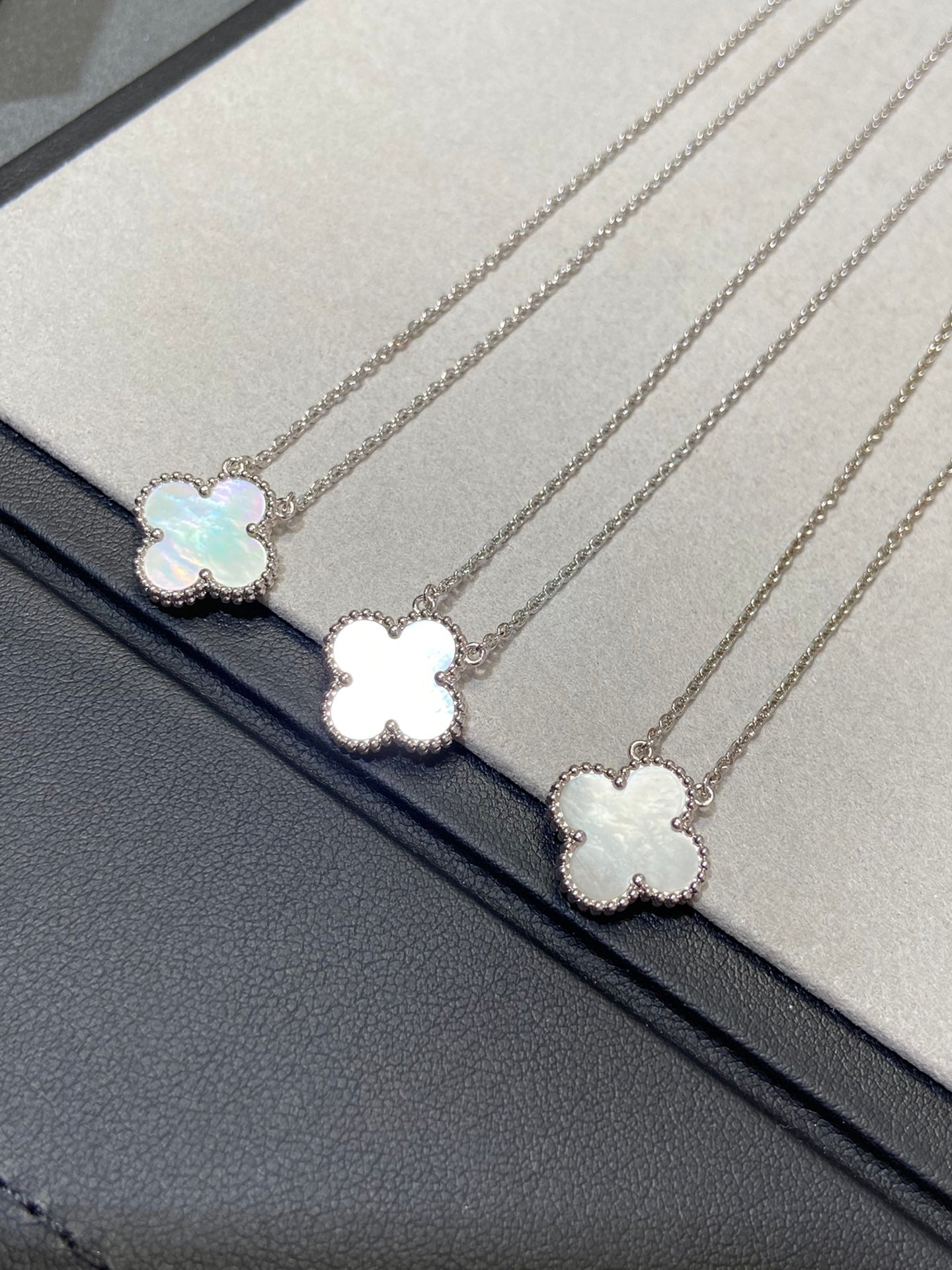 [Clover]CLOVER MEDIUM SILVER WHITE MOP NECKLACE