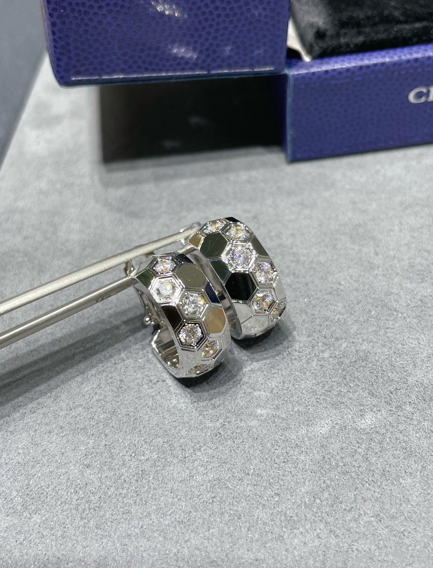 [Clover]BEE LOVE DIAMOND HOOP EARRINGS