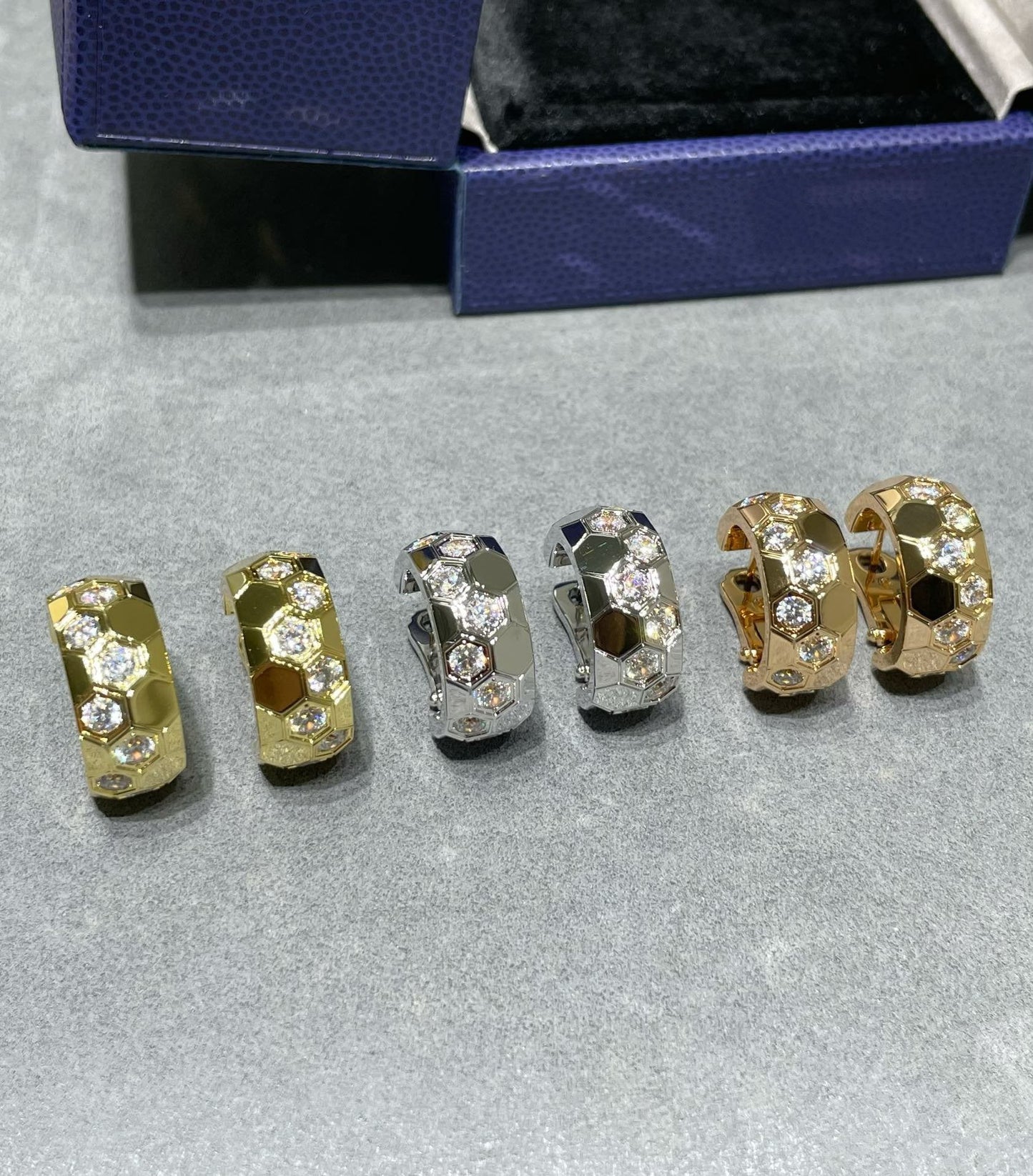 [Clover]BEE LOVE DIAMOND HOOP EARRINGS