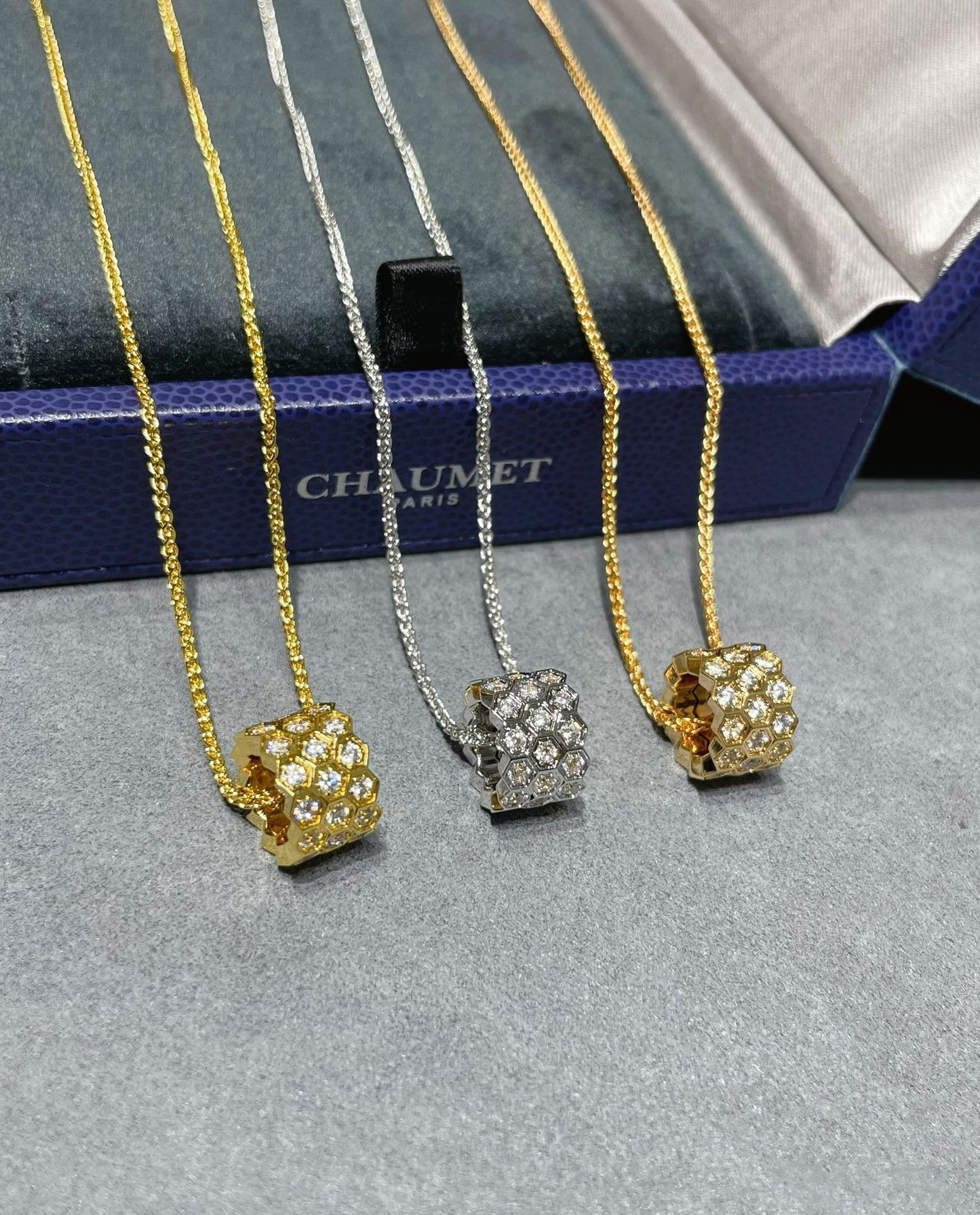 [Clover]BEE LOVE DIAMOND PAVED 3 ROW NECKLACE