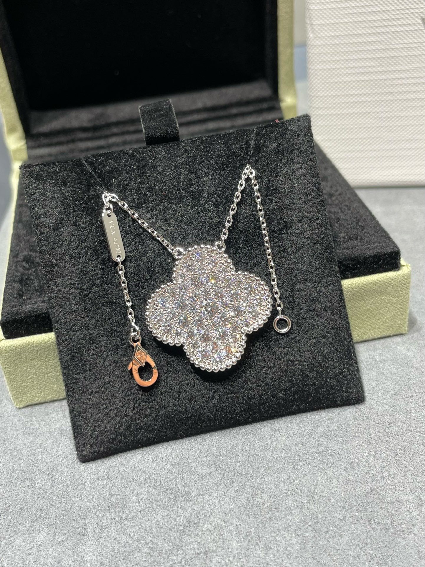 [Clover]CLOVER 25MM LARGE PENDANT DIAMOND PAVED SILVER NECKLACE