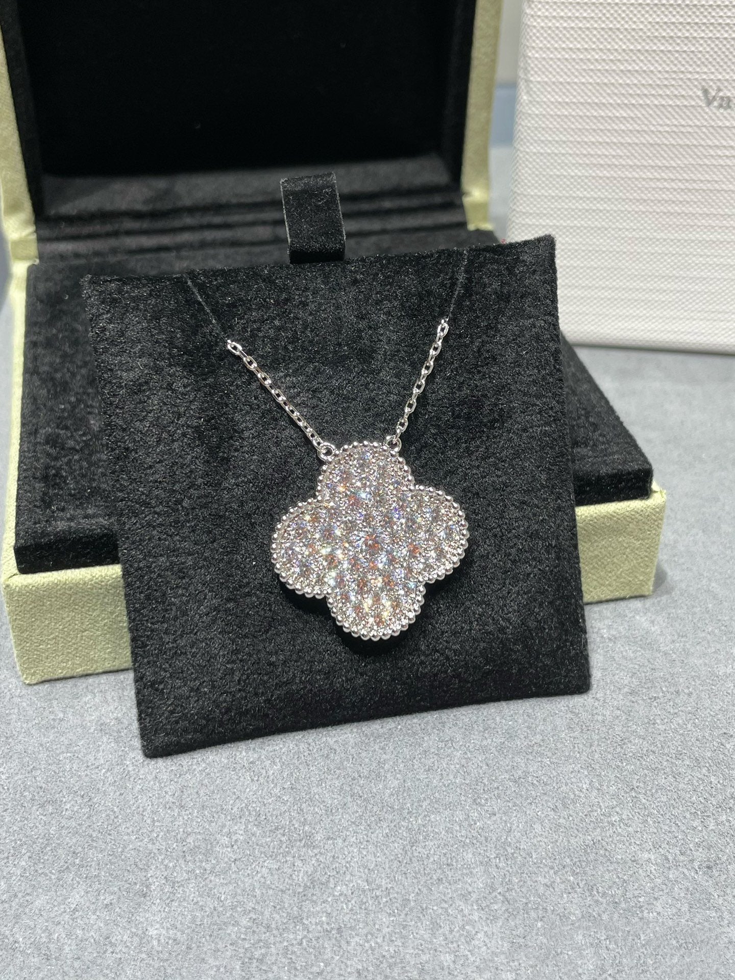 [Clover]CLOVER 25MM LARGE PENDANT DIAMOND PAVED SILVER NECKLACE