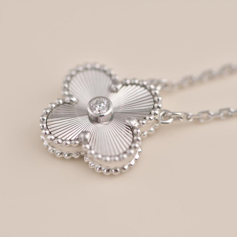 [Clover]CLOVER  15MM DIAMOND LASER NECKLACE SILVER