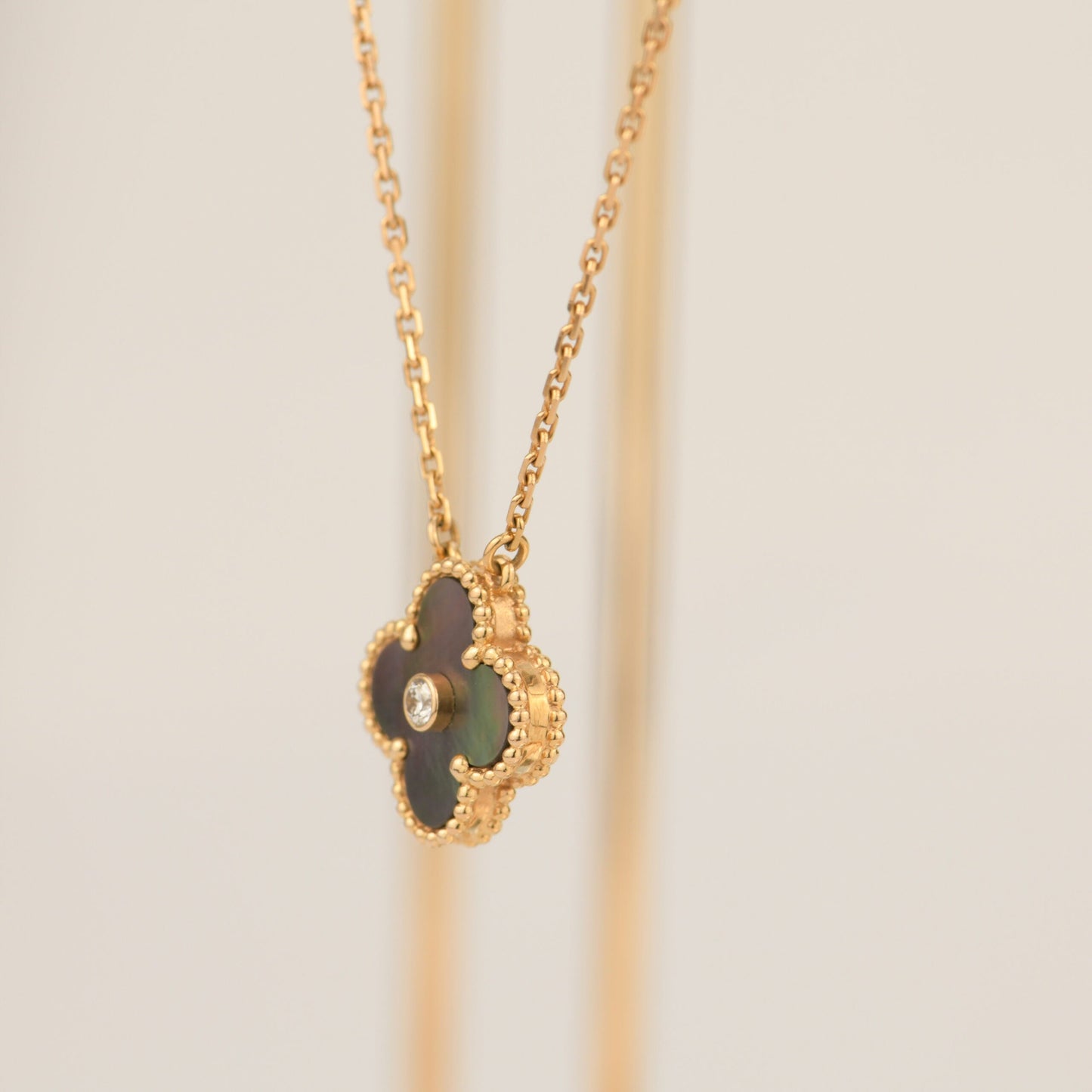 [Clover]CLOVER 15MM DIAMOND AND MOTHER-OF-GREY NECKLACE