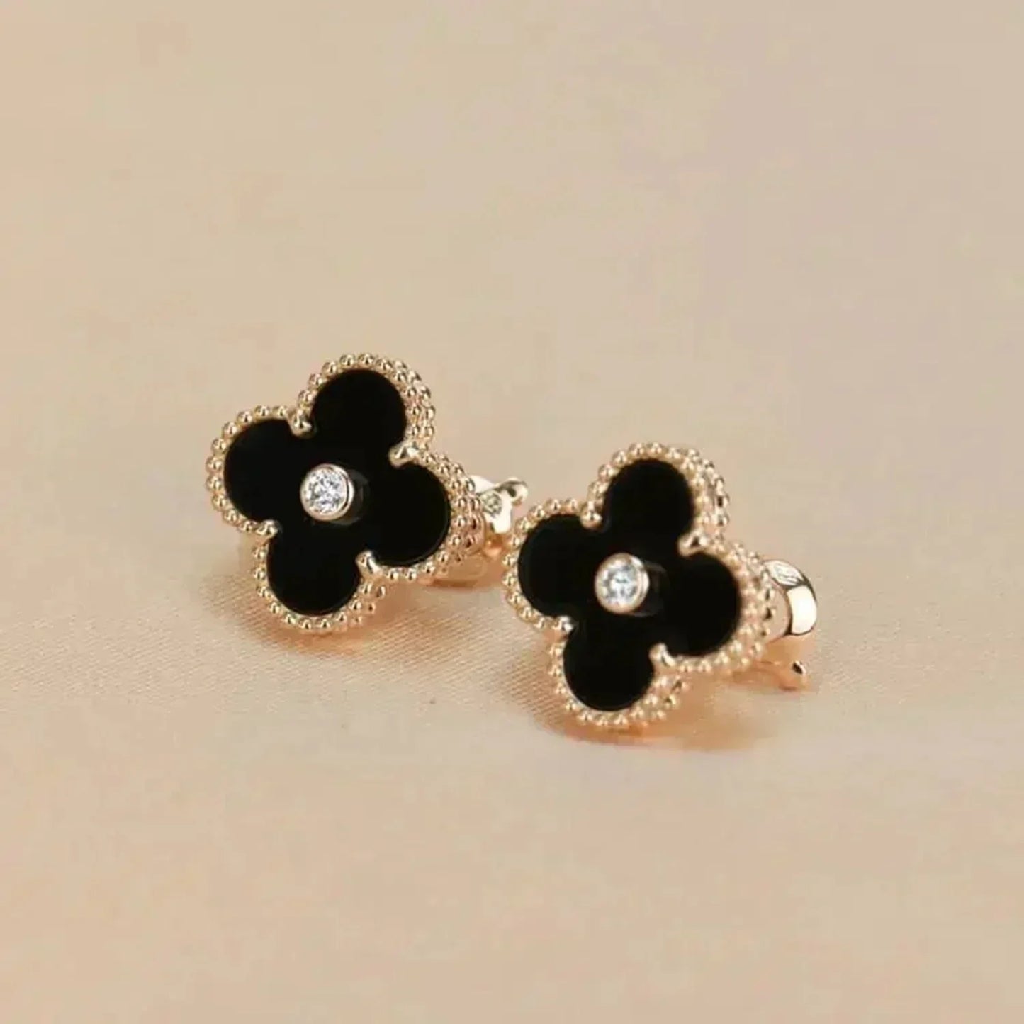 [Clover]CLOVER MEDIUM 1 MOTIFS ONYX DIAMOND EARRINGS