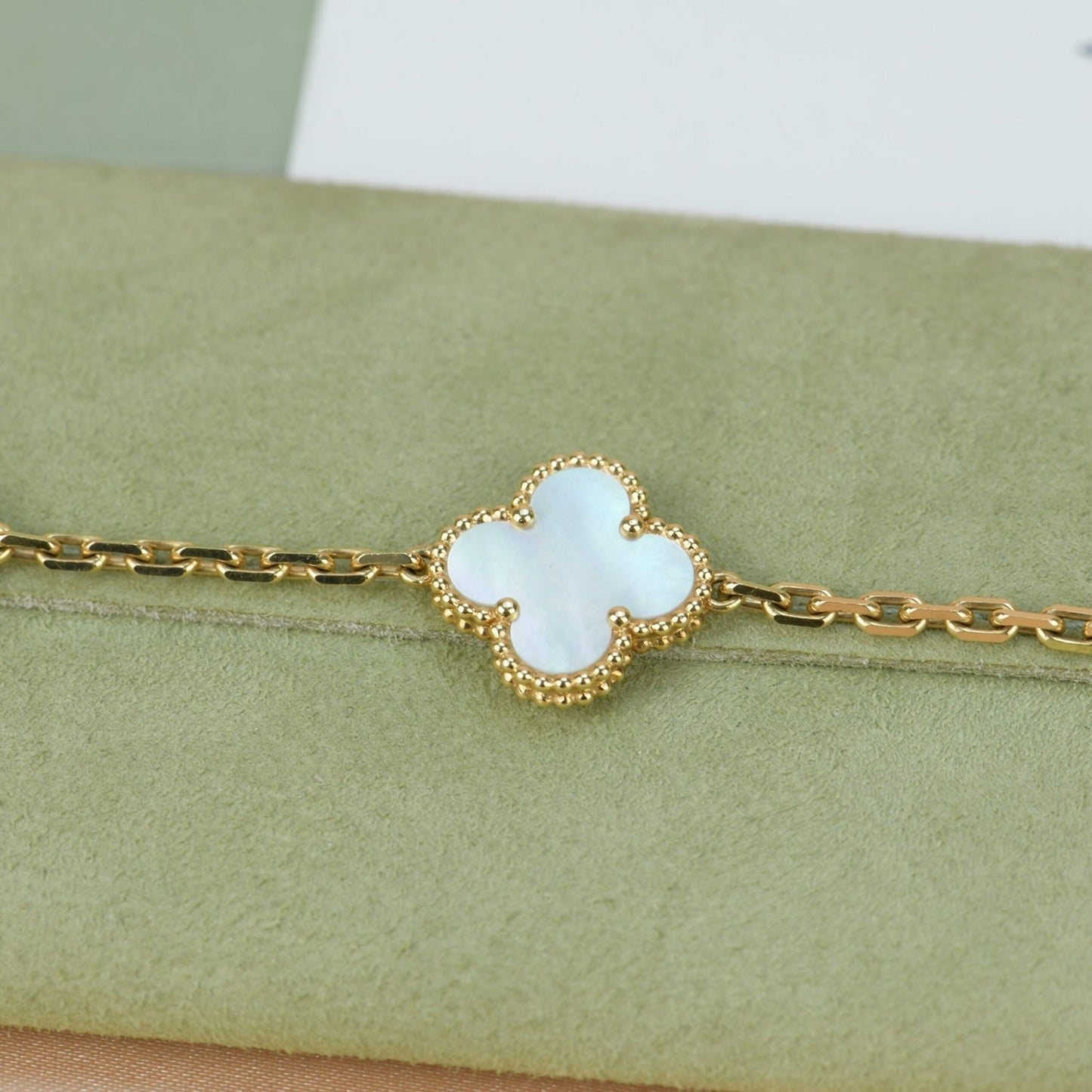 [Clover]CLOVER  5 MOTIF WHITE MOP BRACELET