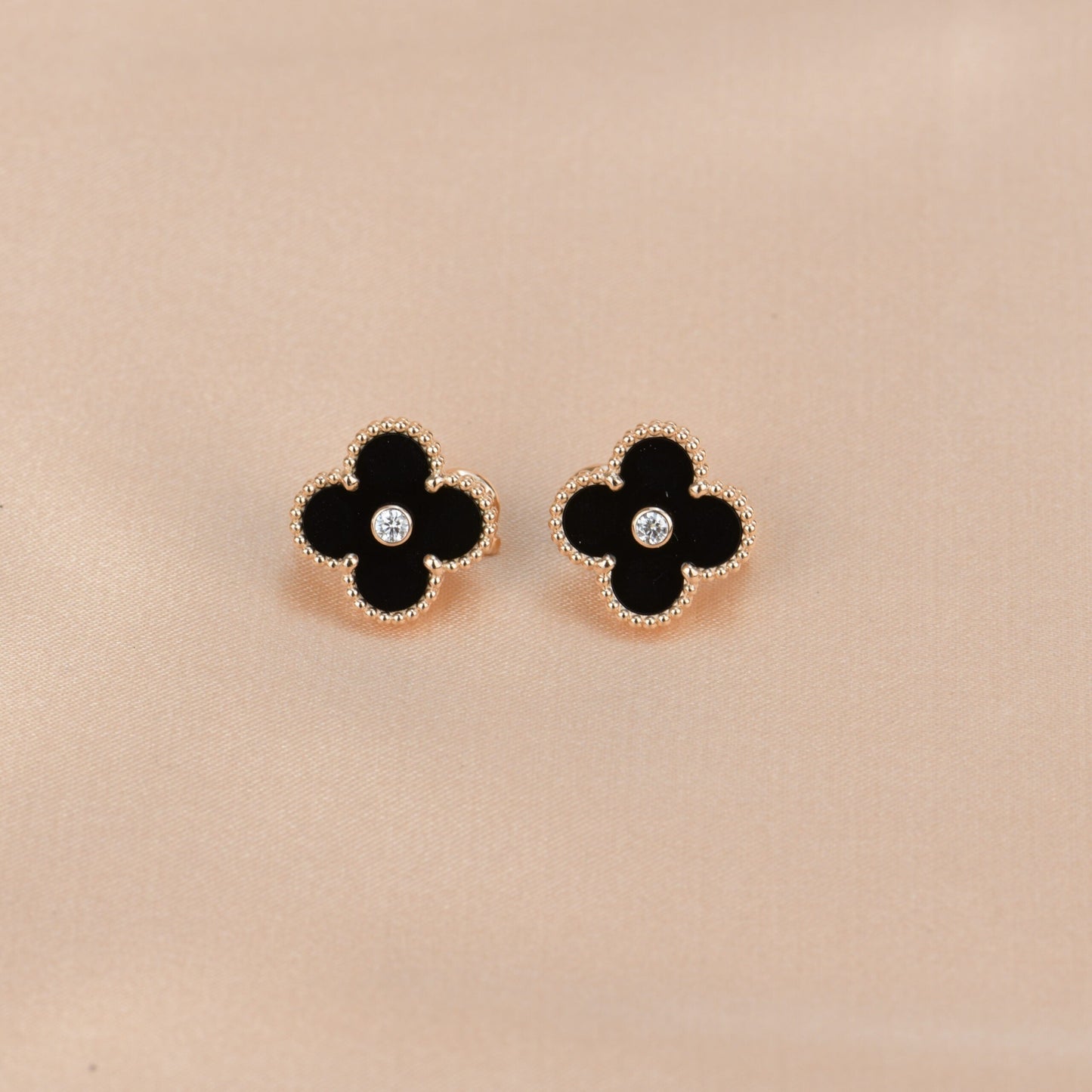[Clover]CLOVER MEDIUM 1 MOTIFS ONYX DIAMOND EARRINGS