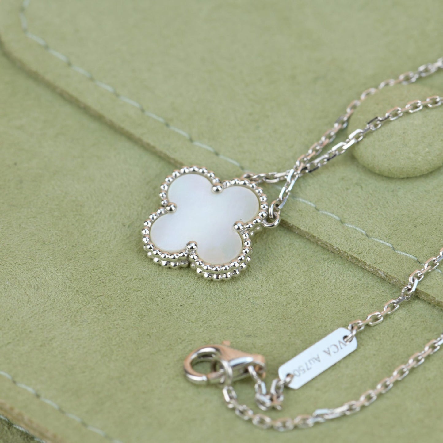 [Clover]CLOVER  15MM WHITE MOTHER-OF-PEARL SILVER