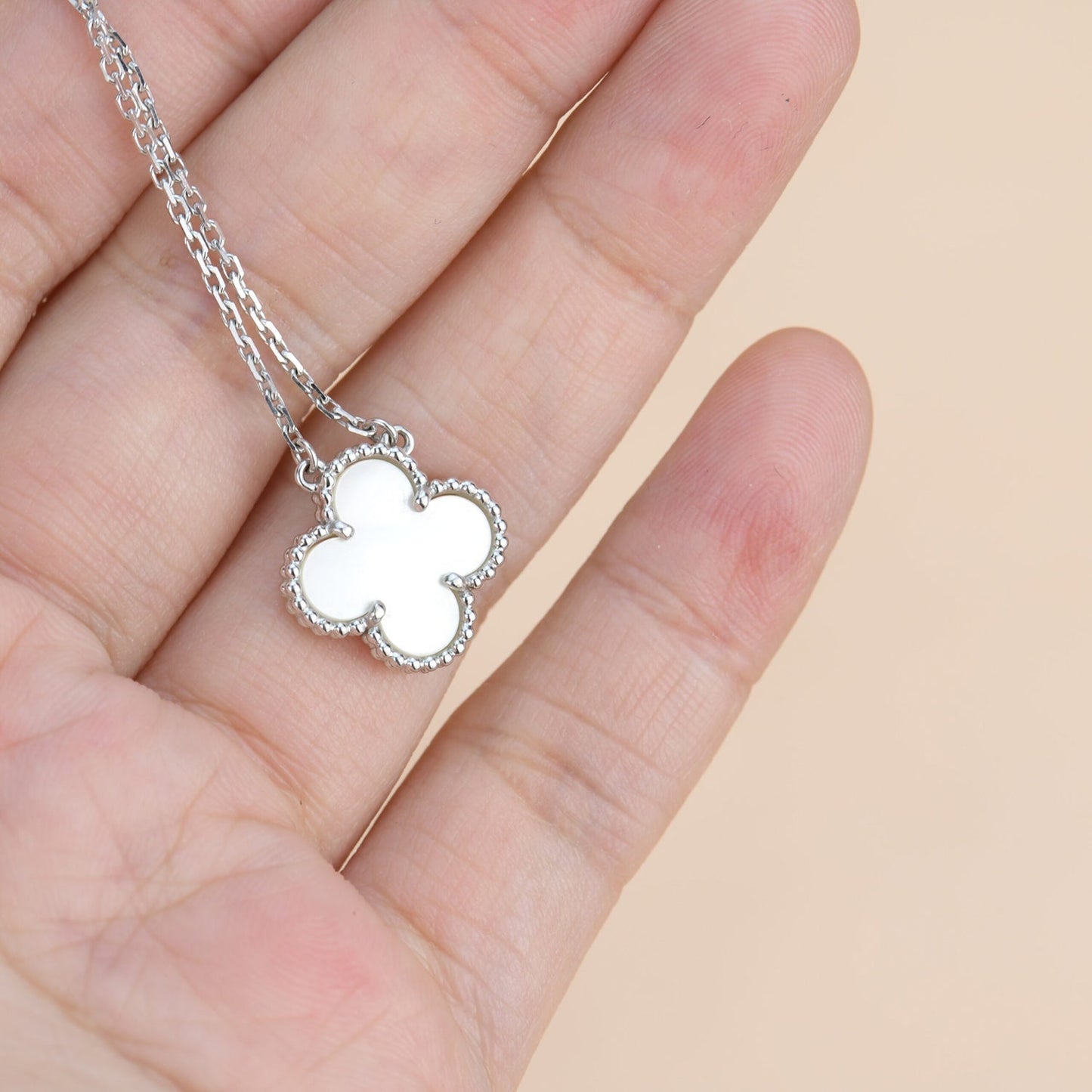 [Clover]CLOVER  15MM WHITE MOTHER-OF-PEARL SILVER