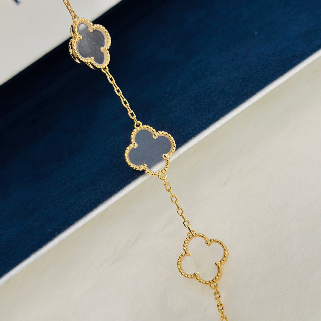 [Clover]CLOVER 5 MOTIF ROCK CRYSTAL PINK GOLD BRACELET