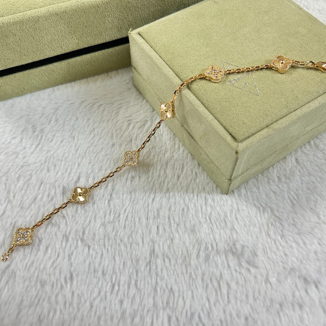 [Clover]CLOVER 6 MOTIF DIAMOND LASER BRACELET
