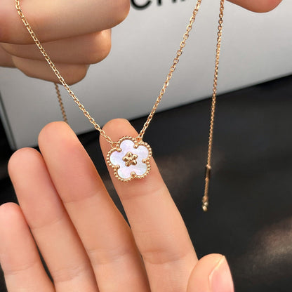 [Clover]LUCKY  WHITE MOP  PLUM BLOSSOM NECKLACE