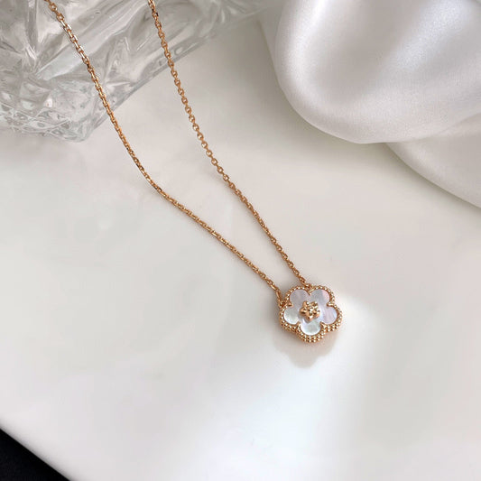 [Clover]LUCKY  WHITE MOP  PLUM BLOSSOM NECKLACE