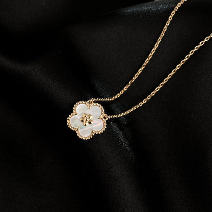 [Clover]LUCKY  WHITE MOP  PLUM BLOSSOM NECKLACE