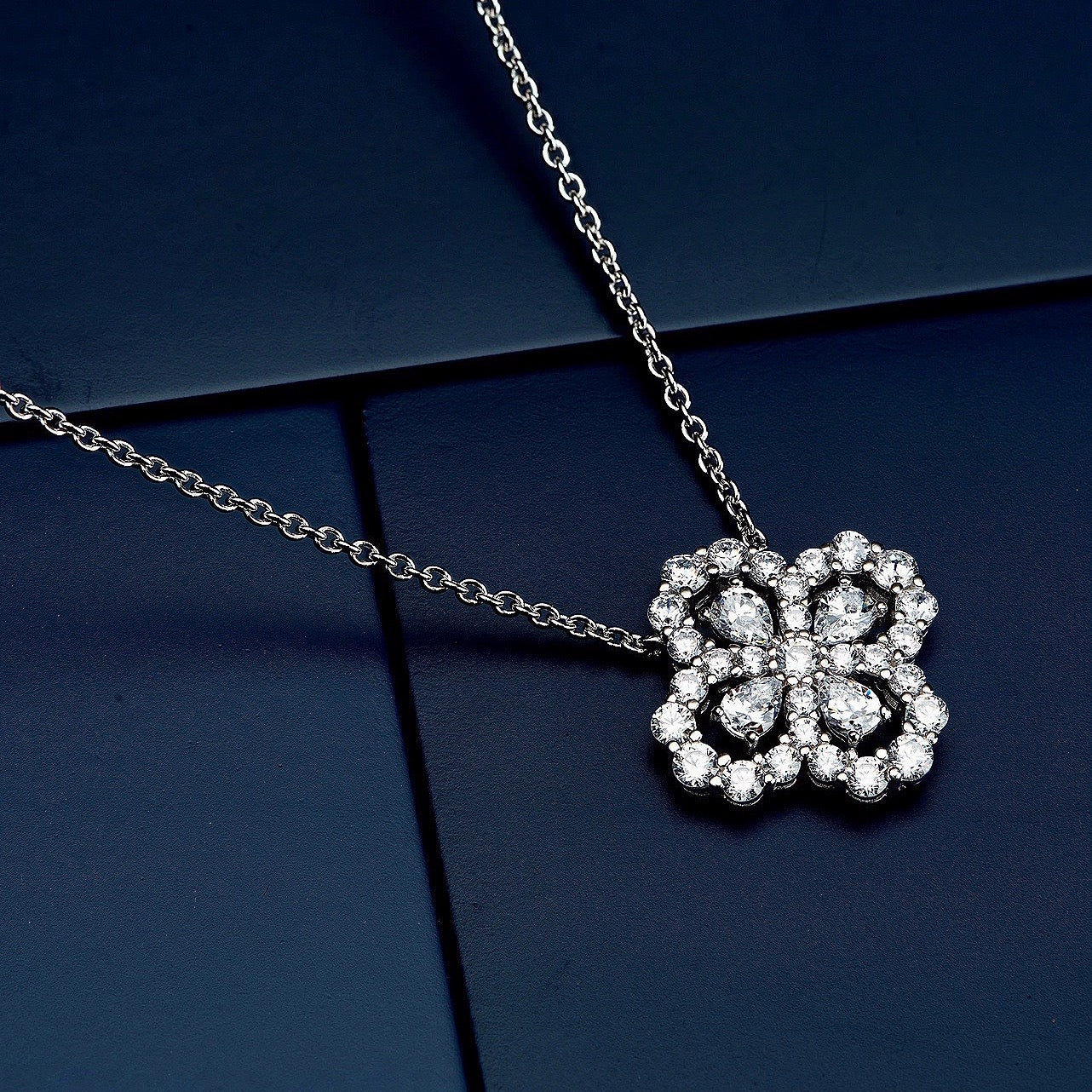 [Clover]LOOP NECKLACE FULL MOTIF DIAMOND COMBINATION