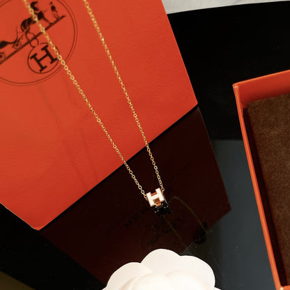 [Clover]H WHITE SQUARE GOLD NECKLACE