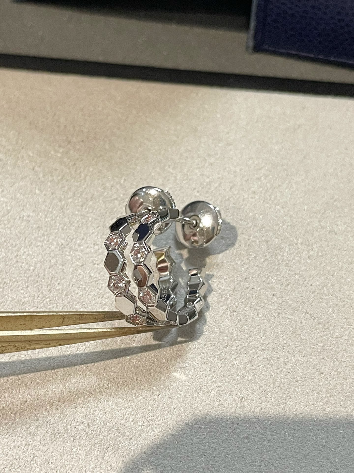 [Clover]Hollow Design Four-Leaf Clover Flower Shape Ring