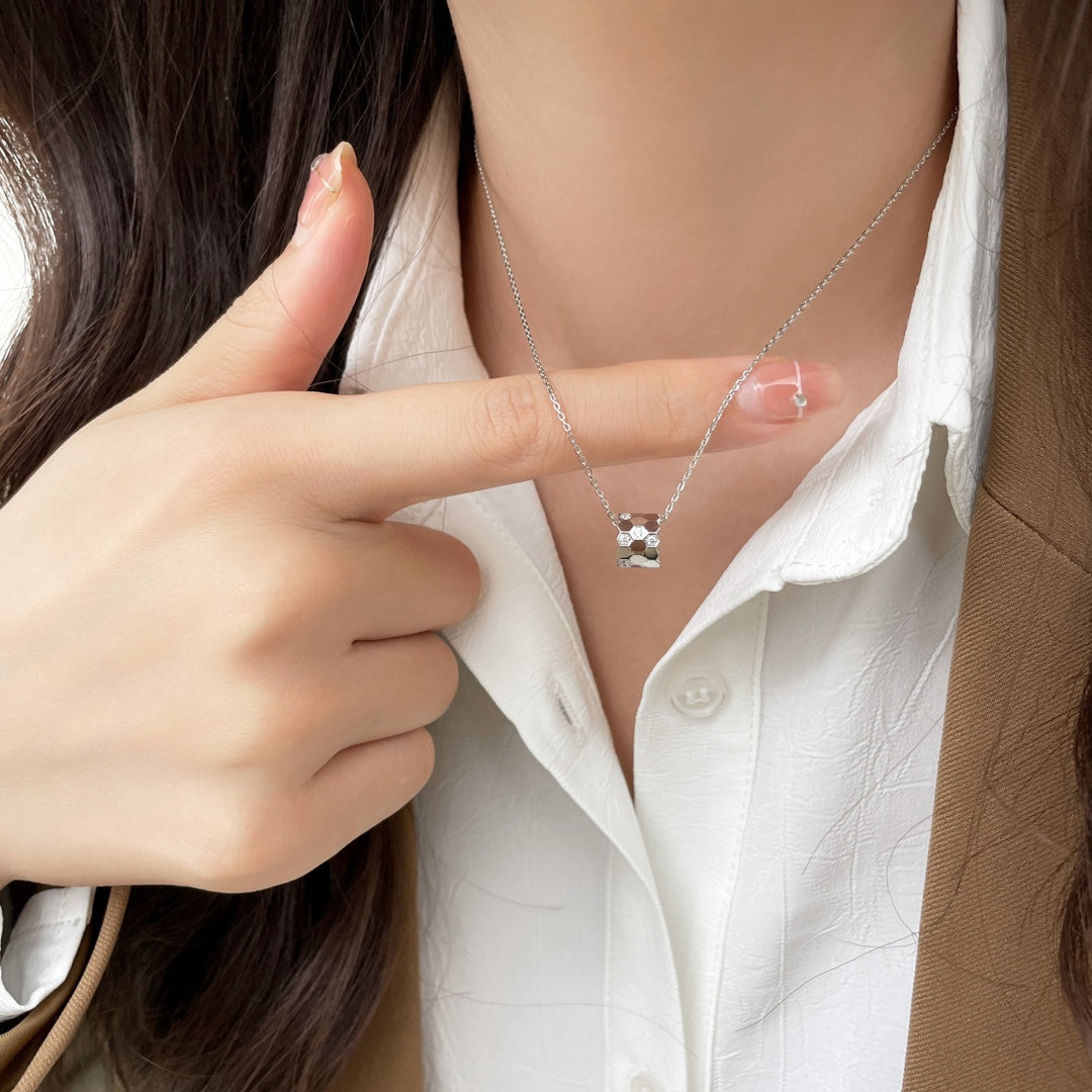 [Clover]BEE MINI PEDANT DIAMOND NECKLACE