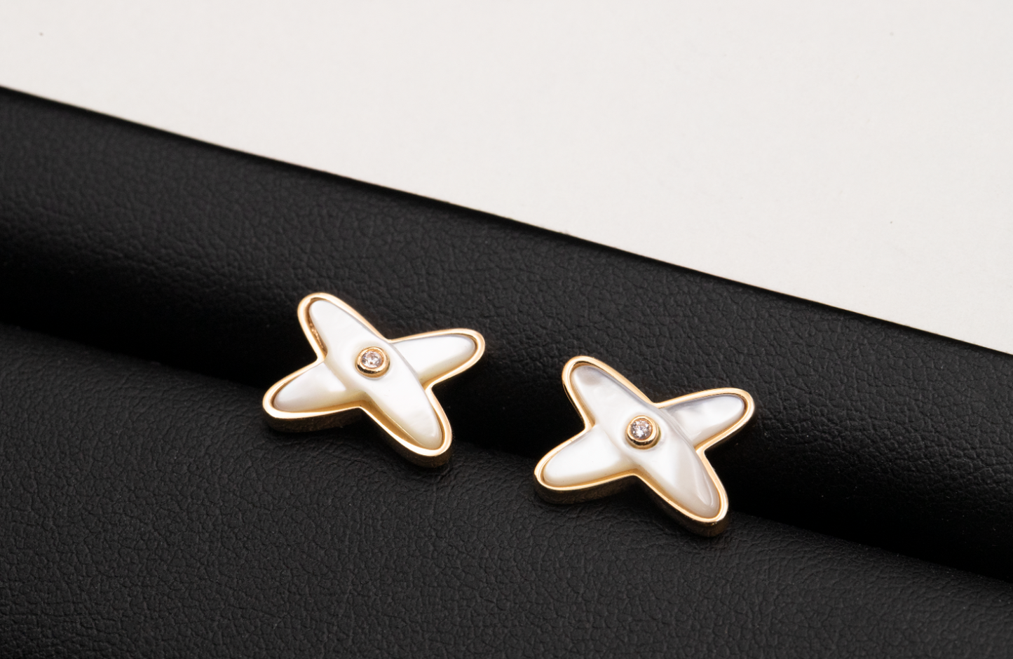 [Clover]JEUX DE WHITE MOP ROSE GOLD DIAMOND EARRINGS