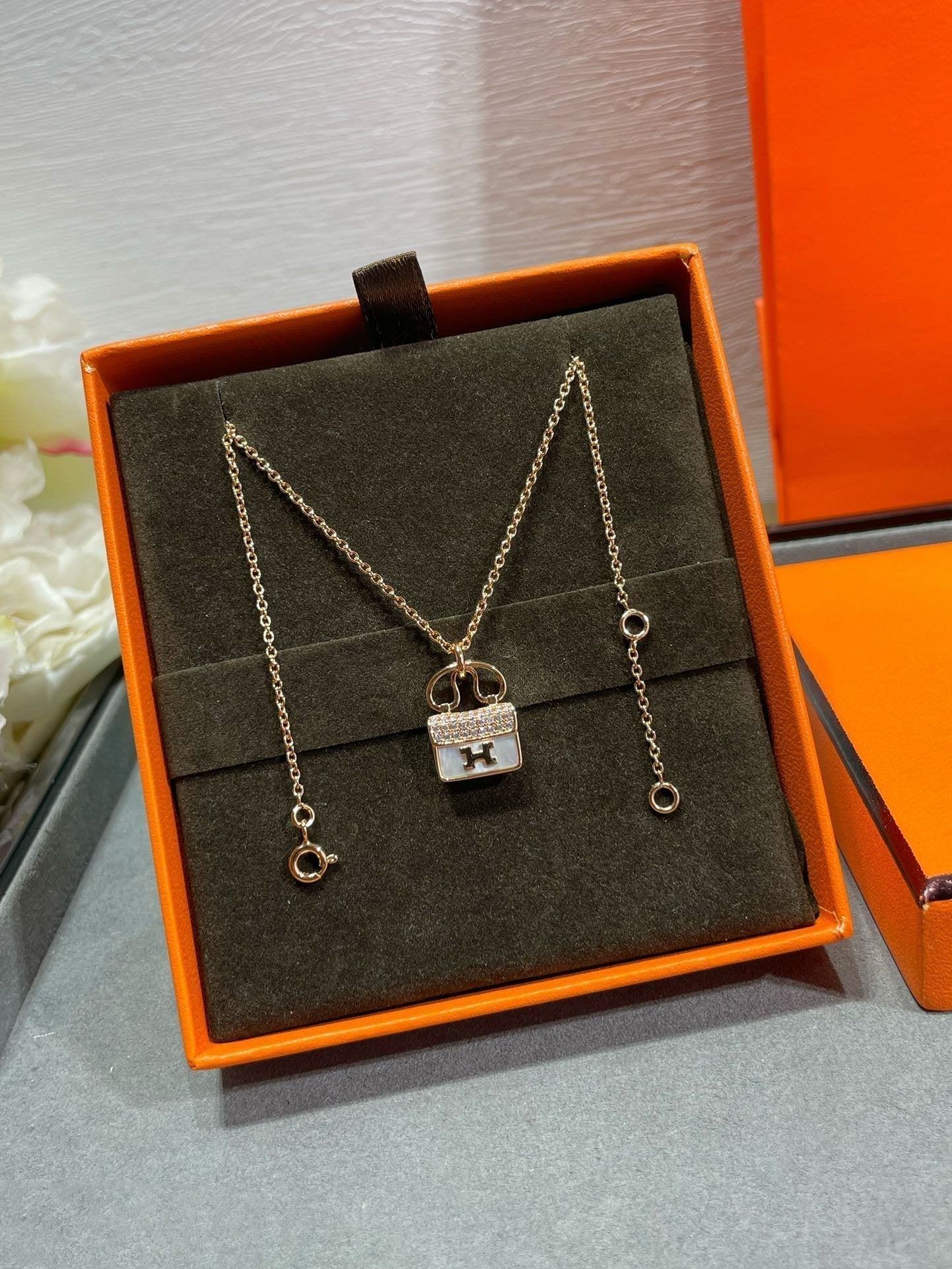 [Clover]H CIRCE MOISSANITE PENDANT NECKLACE GOLD