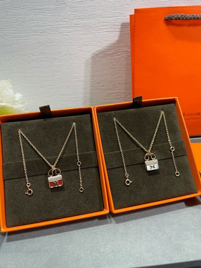 [Clover]H CIRCE MOISSANITE PENDANT NECKLACE GOLD