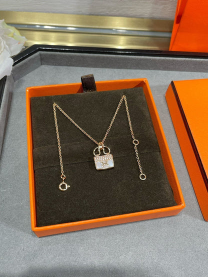[Clover]H CIRCE MOISSANITE PENDANT NECKLACE GOLD