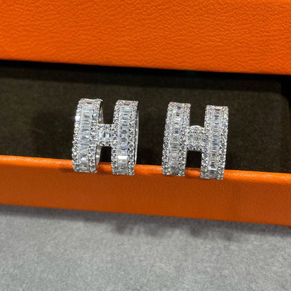 [Clover]H STUD EARRINGS WITH SILVER DIAMONDS