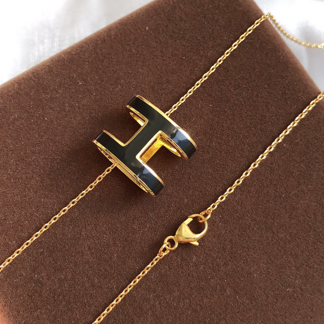 [Clover]HM CLIC BLACK ENAMEL GOLD NECKLACE