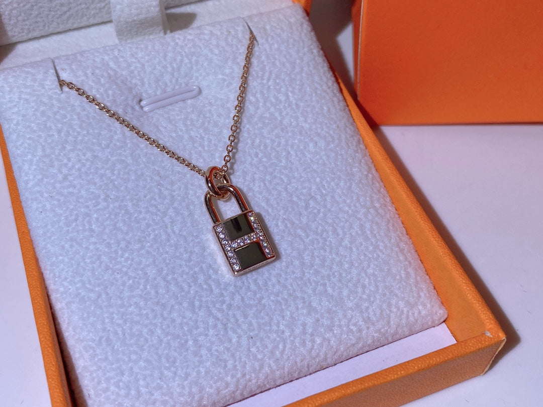 [Clover]HM ADVANCED NICHE LOCK HEAD NECKLACE DIAMONDS