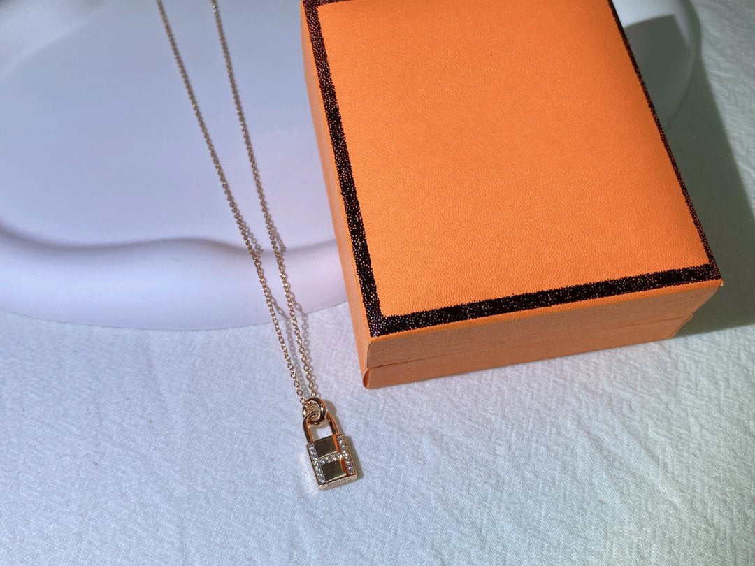 [Clover]HM ADVANCED NICHE LOCK HEAD NECKLACE DIAMONDS