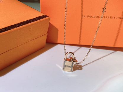 [Clover]HM ADVANCED NICHE LOCK HEAD NECKLACE DIAMONDS