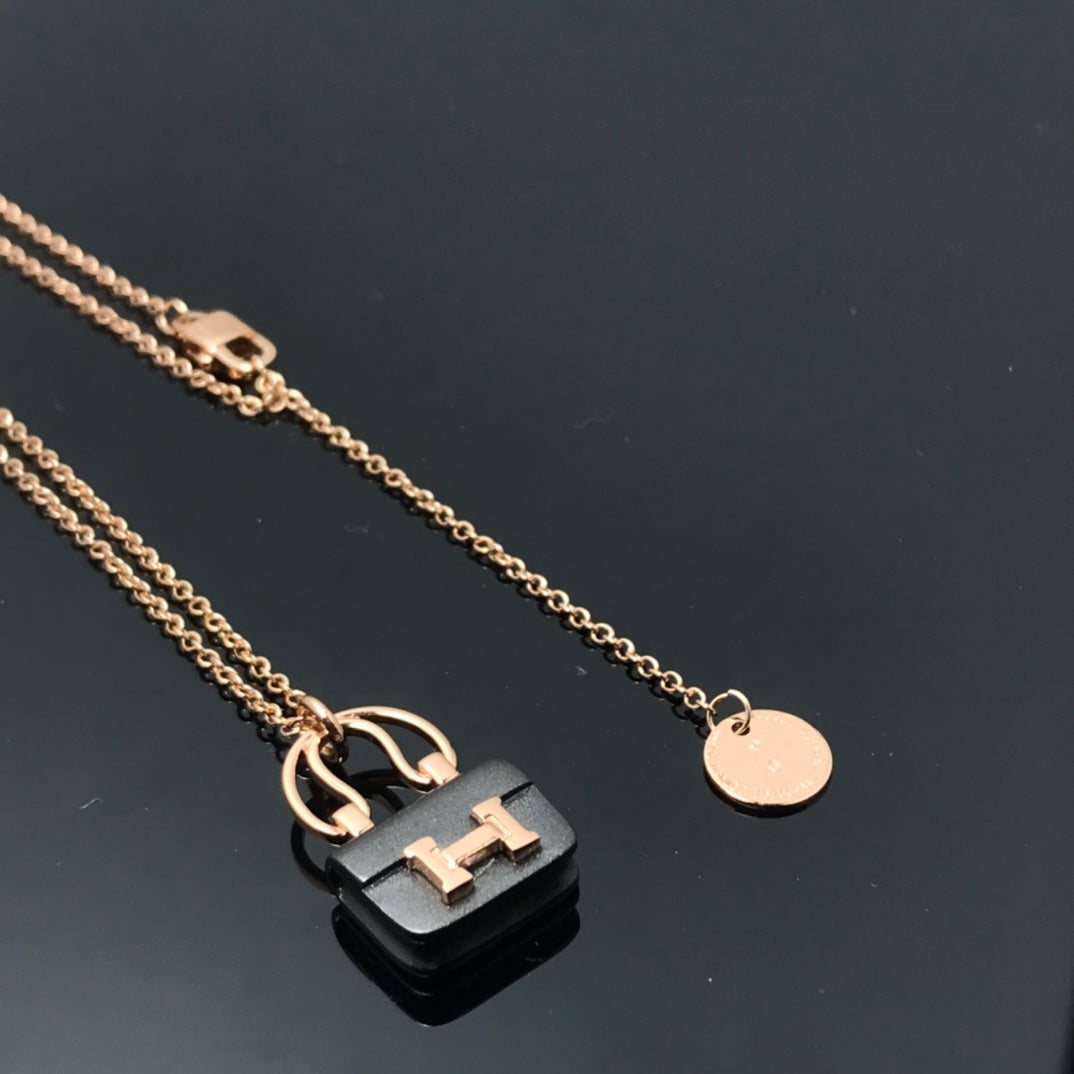 [Clover]WOMEN'S HM AMULETTES CONSTANCE PENDANT NECKLACE